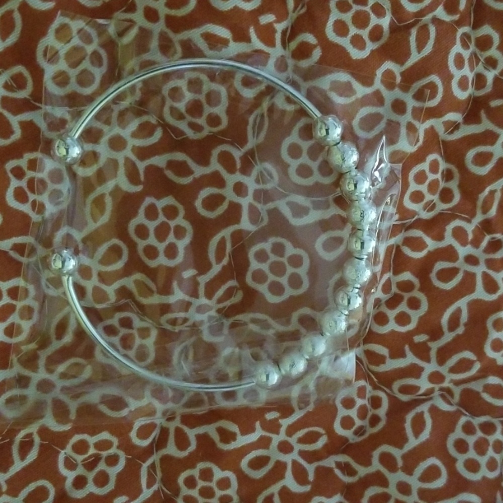 3/$30 Silver NWT Beaded Bangle Bracelet - Picture 4 of 4